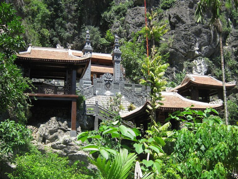 am tien cave,tuyệt tình cốc ninh bình,tuyet tinh coc ninh binh vietnam,tuyet tinh coc lake,tuyet tinh coc reviews,tuyet tinh coc photos,tuyet tinh coc,tuyệt tình cốc