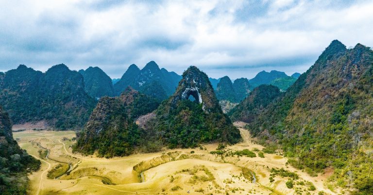 god eyes mountain,god&#039;s eye mountain vietnam,god&#039;s eye mountain cao bang,god&#039;s eye mountain photos,god&#039;s eye mountain reviews,god&#039;s eyes are in every place