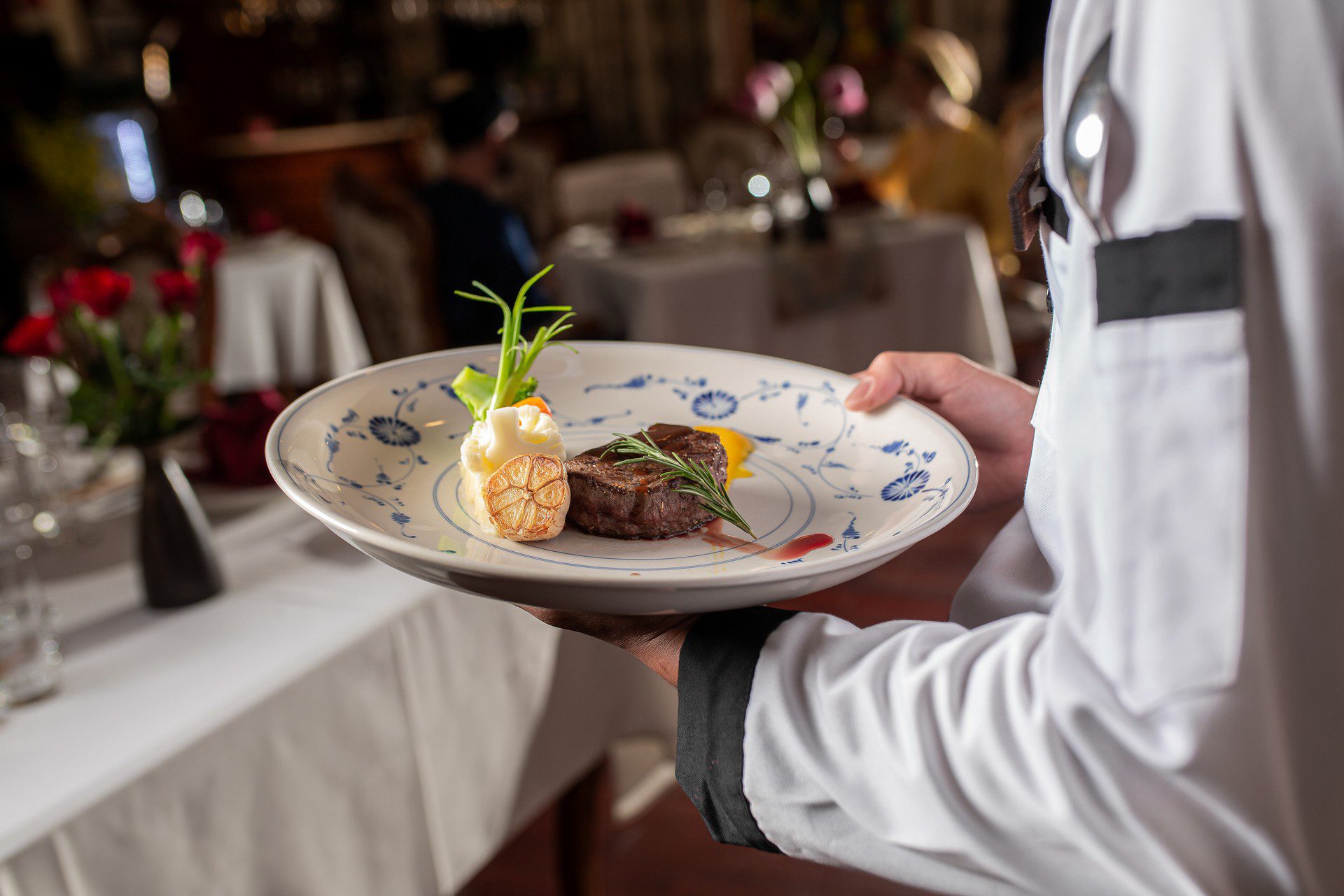 Traditional dishes to try Bai Tu Long Bay