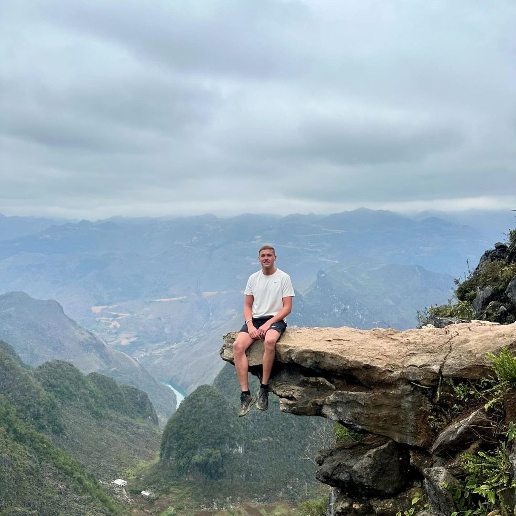 Group Travel vs. Solo Skills on the Ha Giang Loop Difficulty