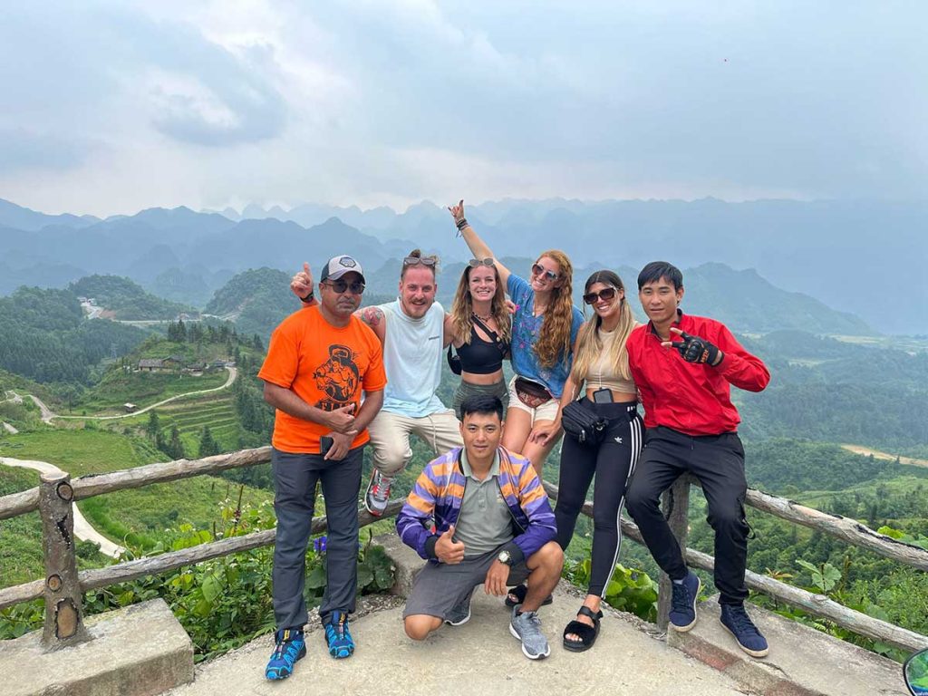 Key Considerations for Choosing Guided Tours vs. Independent Travel