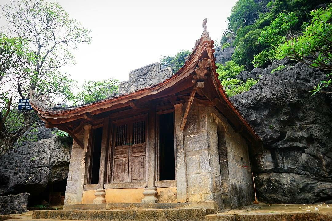 Architecture of Bich Dong Pagoda
