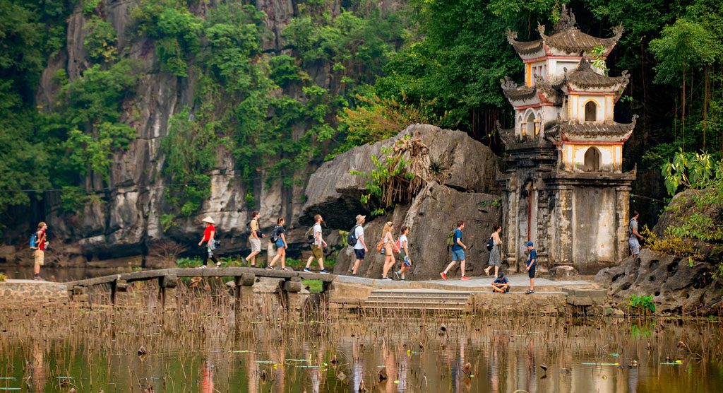 Visiting Bich Dong Pagoda