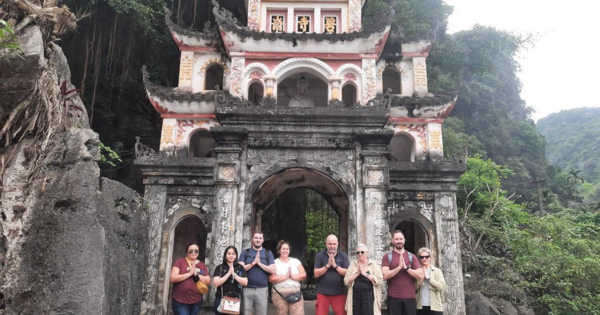 Activities to Enjoy While Visiting Bich Dong Pagoda