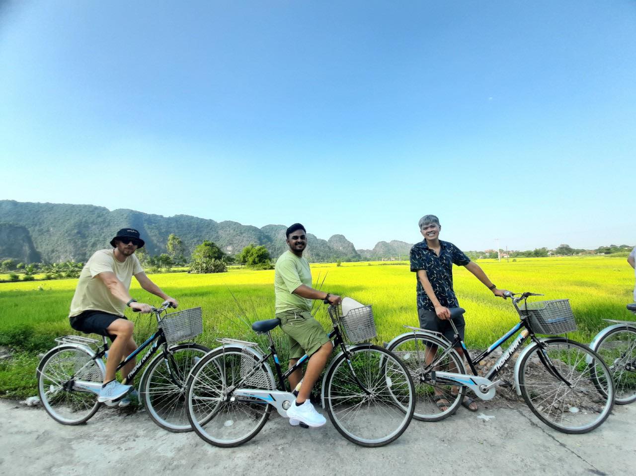 Rent bicycles Ninh Binh cycling in