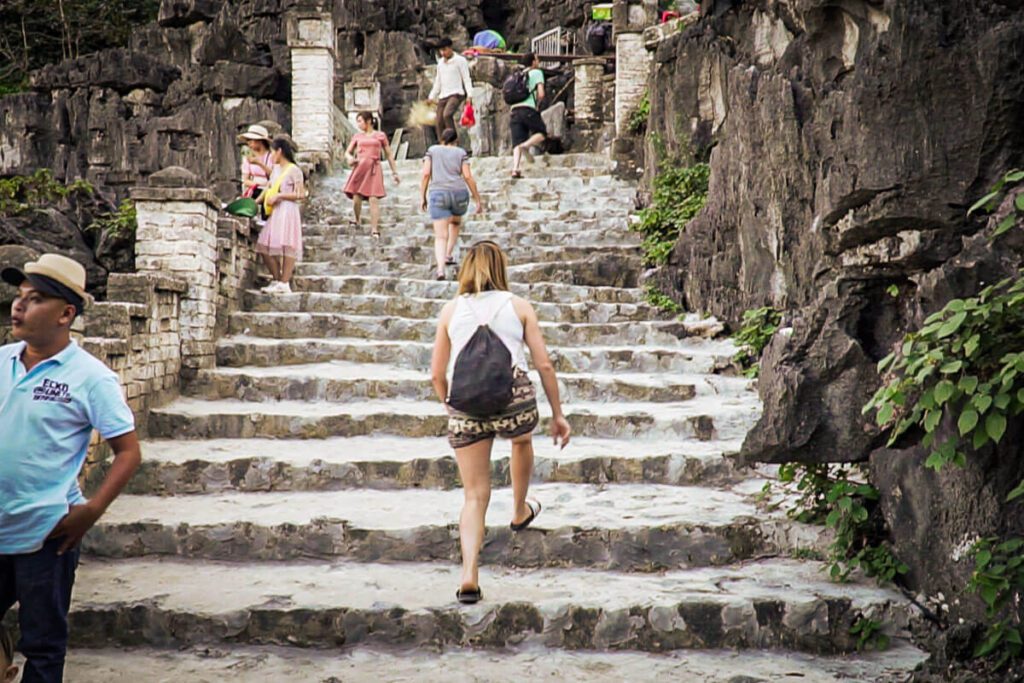 Popular Hiking Trails to Mua Cave
