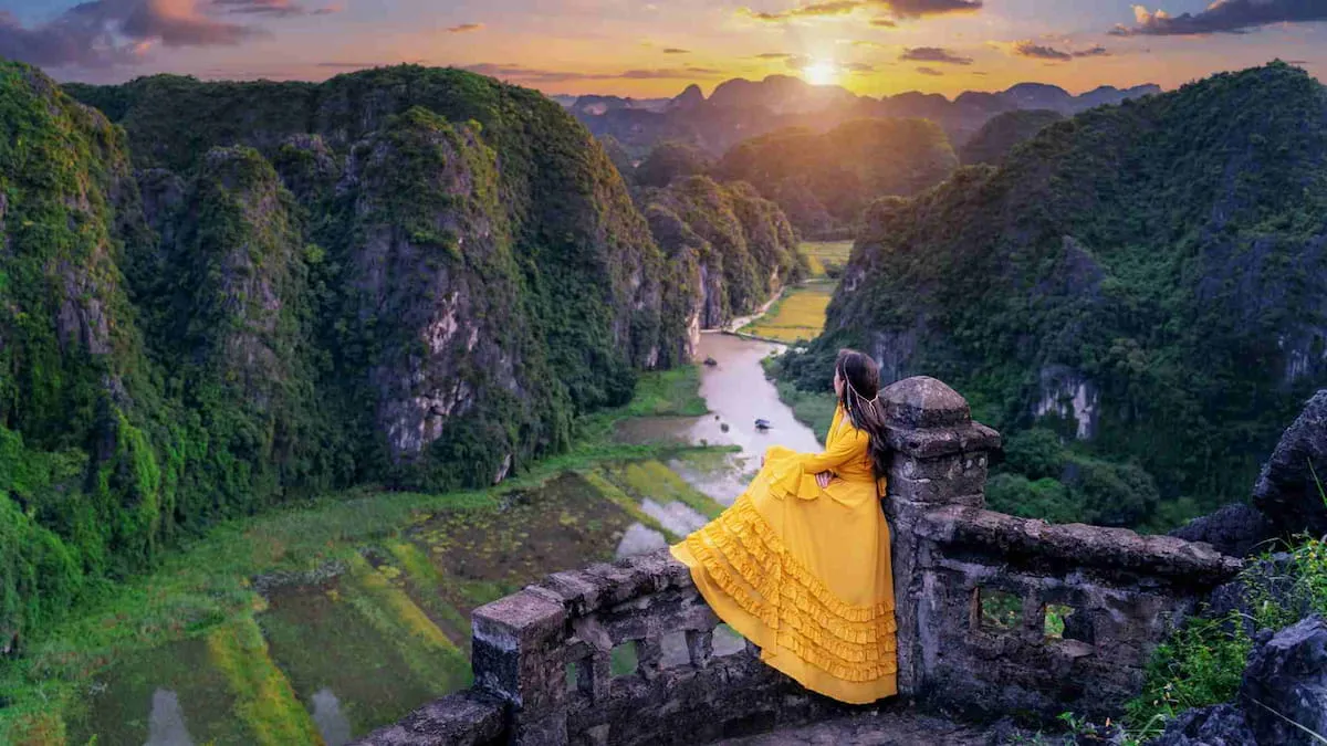 What are the most famous caves in Ninh Binh?