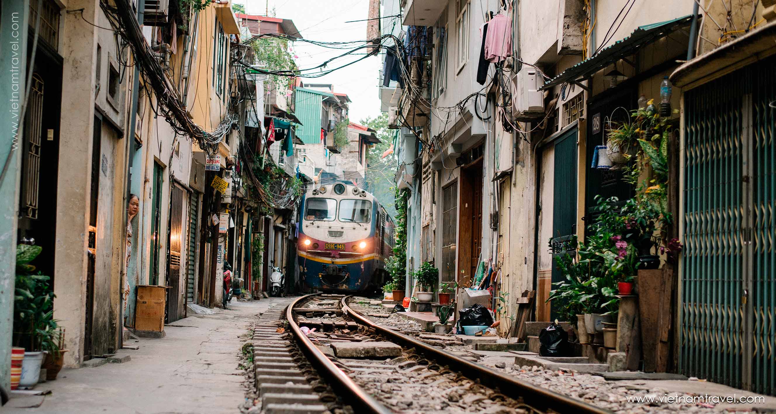 Transportation options: train, bus, or private car Ninh Binh from Hanoi
