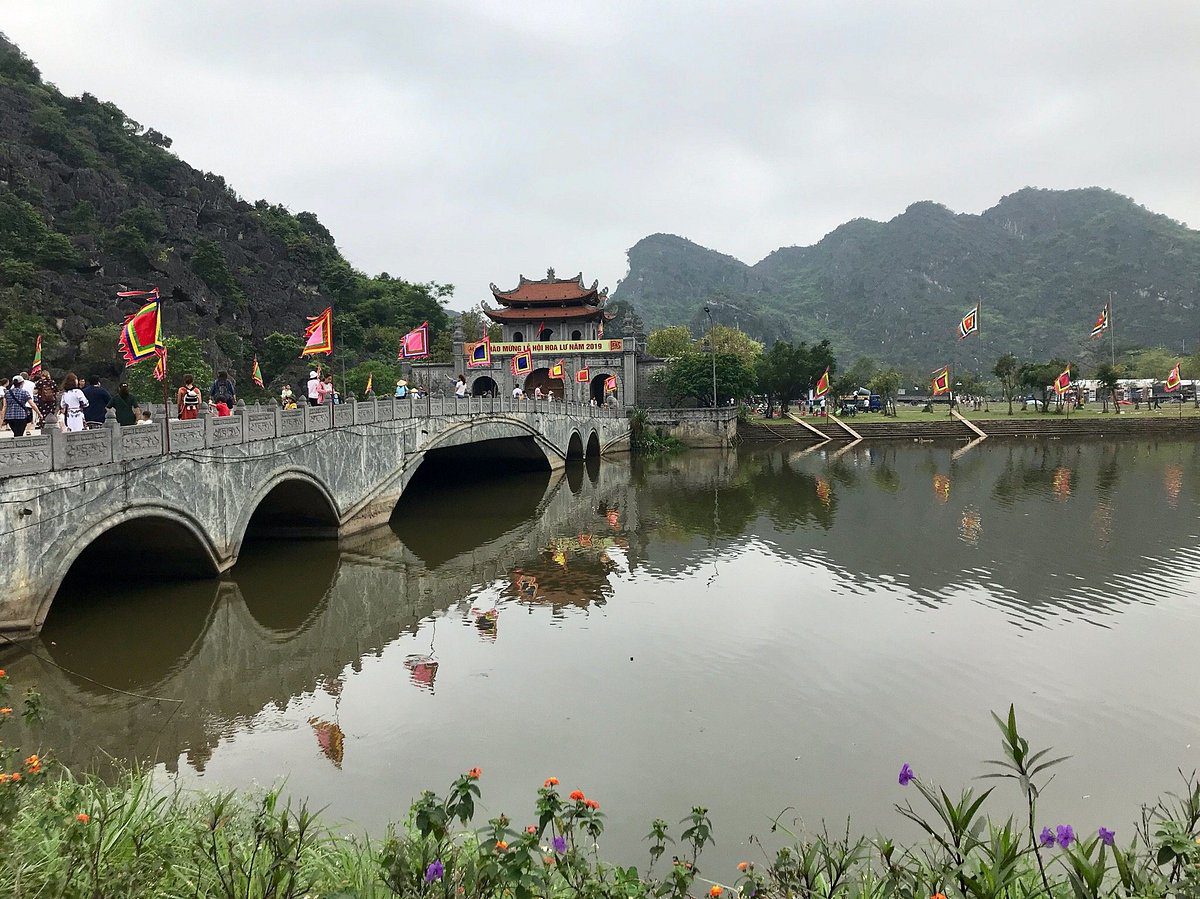 Visiting Hoa Lu: ancient capital of Vietnam Ninh Binh from Hanoi
