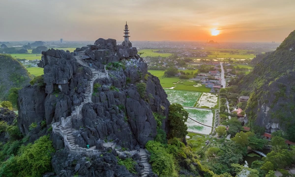 Viewpoints for sunset in ninh binh scenic