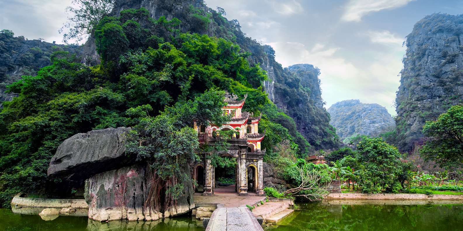 Visitor Experience in Ninh Binh Temples and Pagodas