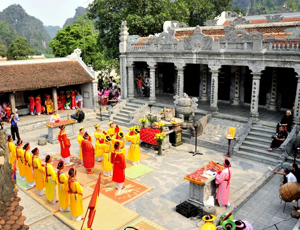Guidelines for Respectful Visits Ninh Binh Temples