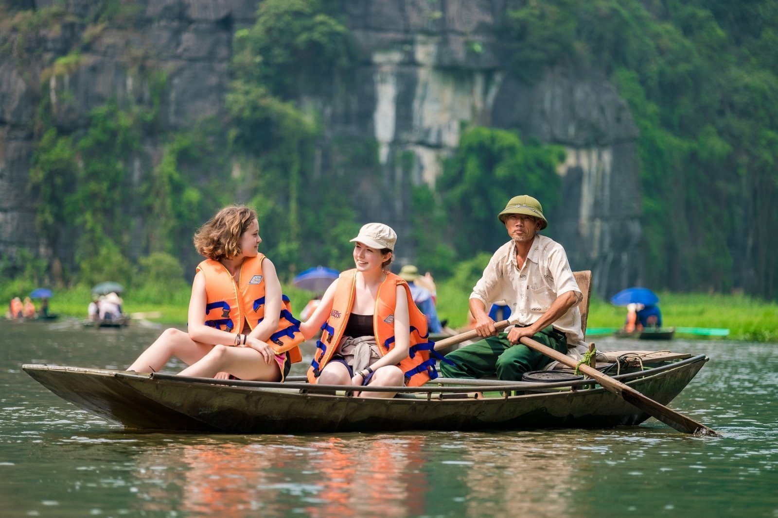 Overview of scenic boat tours