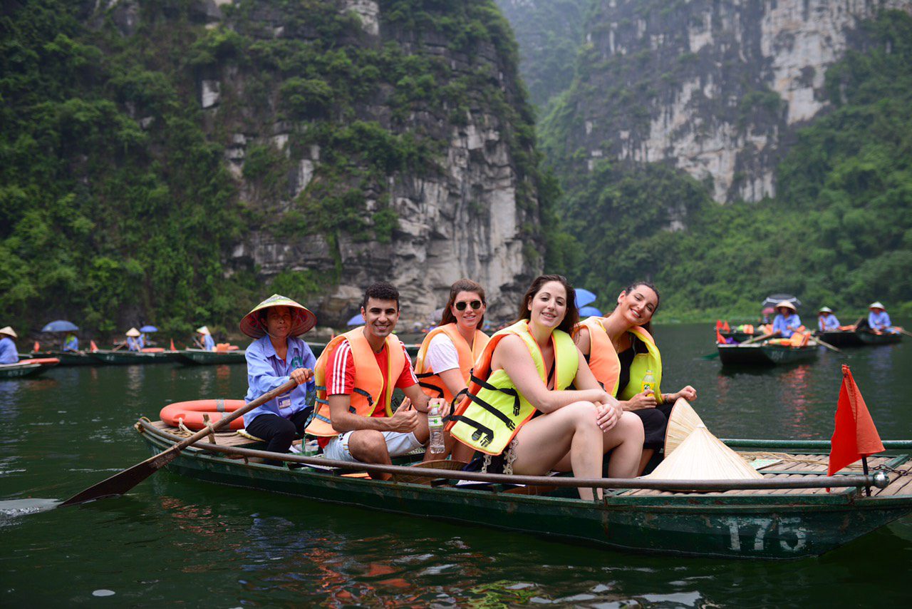 Scenic routes on the Tam Coc River Tour boat tours