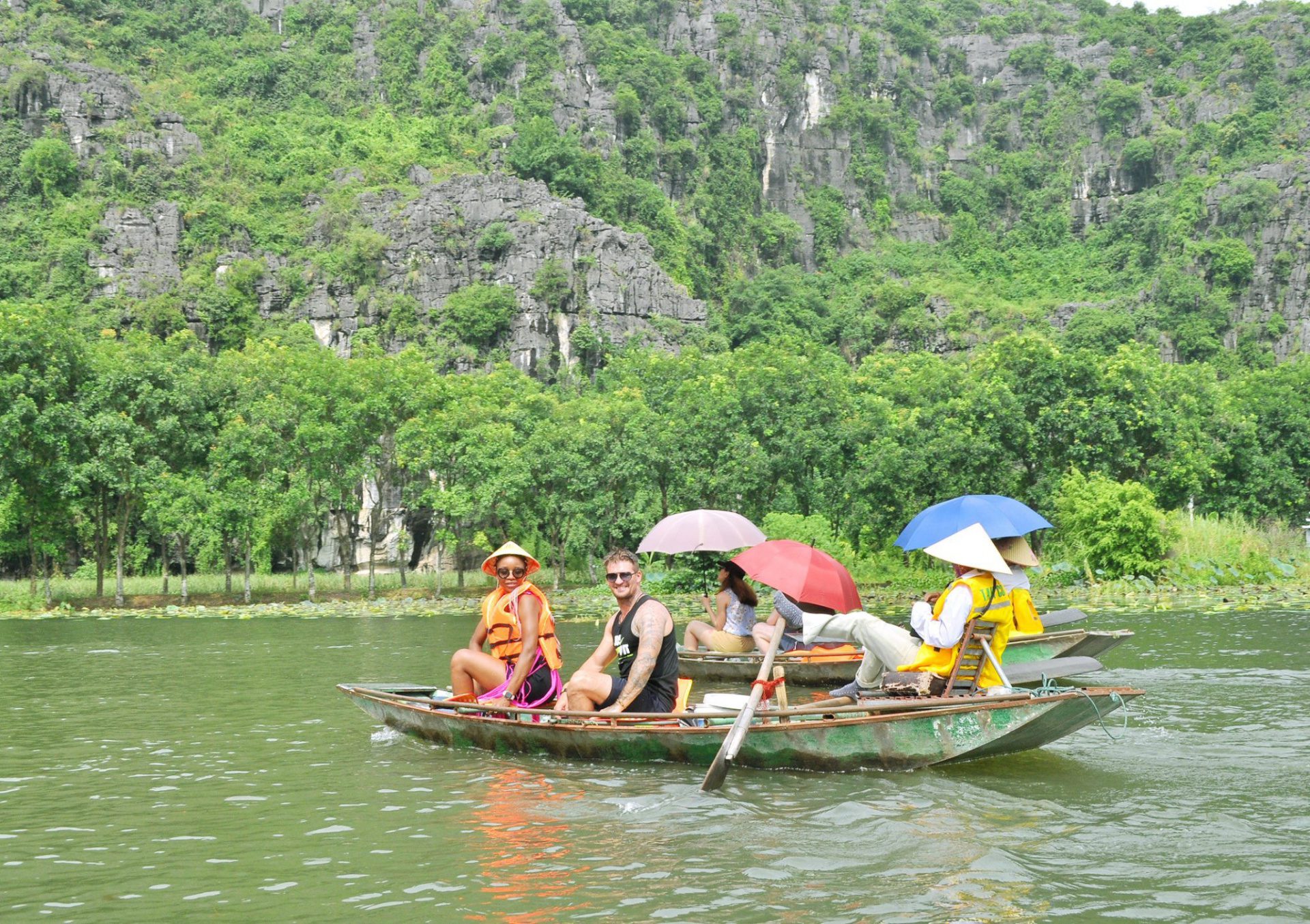 Tips for an enjoyable boat ride in Ninh Binh scenic tours