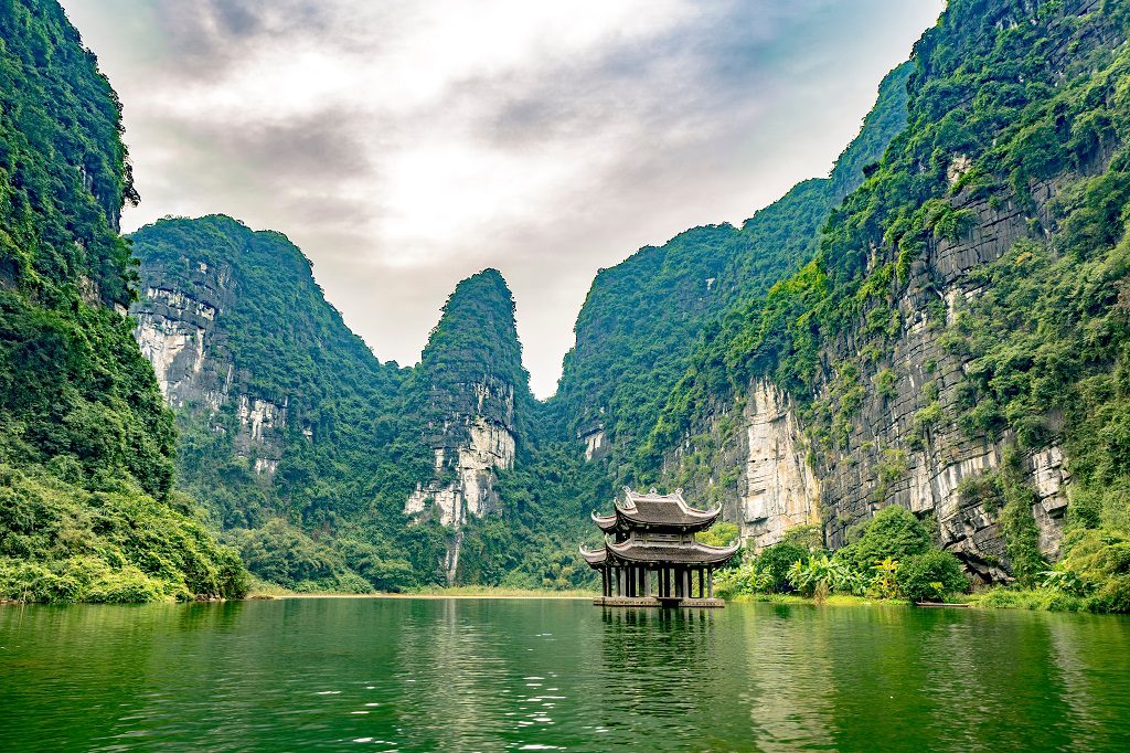 Best Time to Take a Boat Tour in Trang An