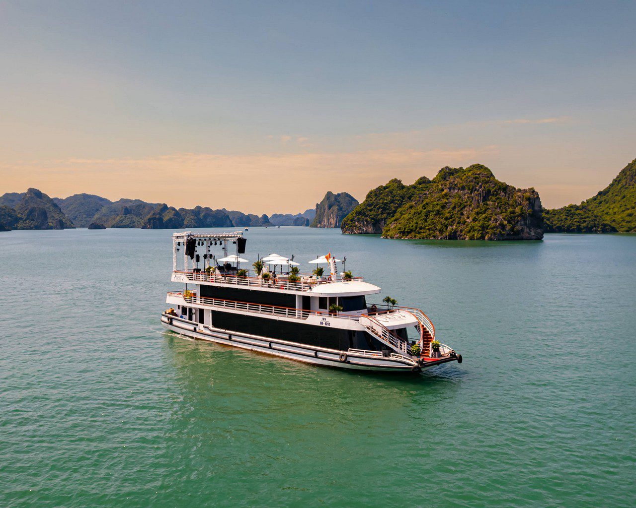 iris cruise lan ha bay 007