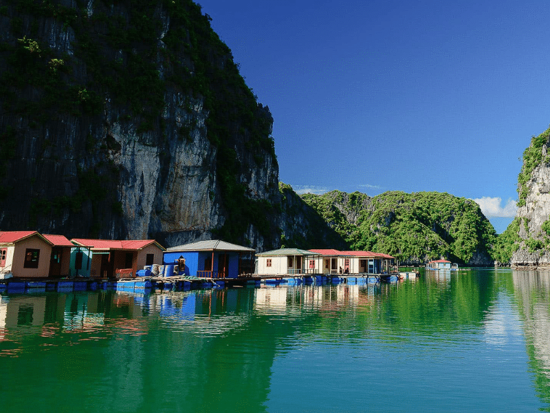 cruise on ha long bay