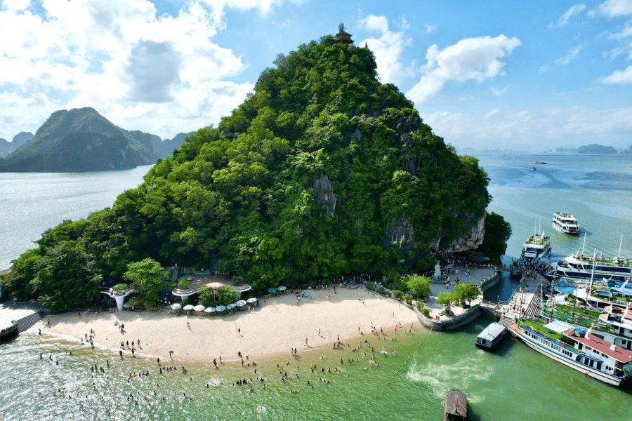 cruise on Halong Bay - titop island